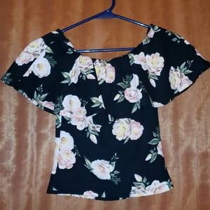 Worn once!! Pretty Floral Top